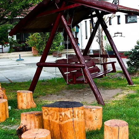 موتيل Kronikas Park Fogado