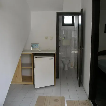 Kronikas Park Fogado موتيل