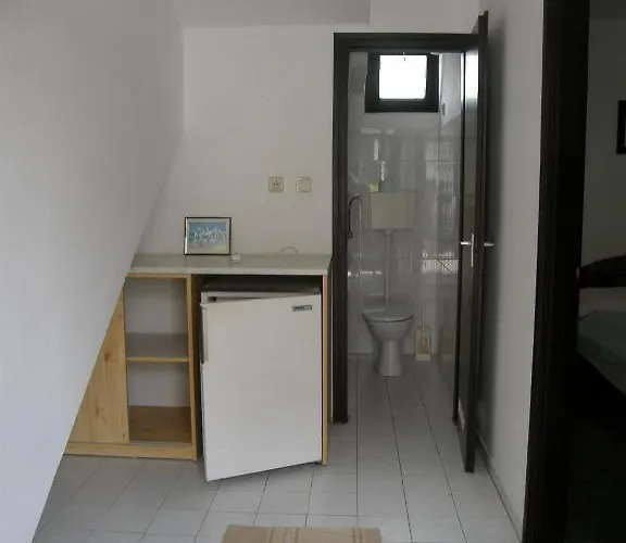 Kronikas Park Fogado 汽车旅馆