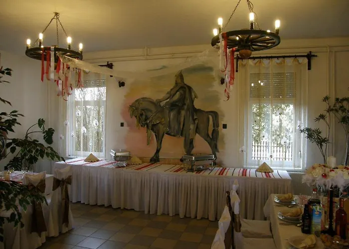 Kronikas Park Fogado 汽车旅馆 Baks